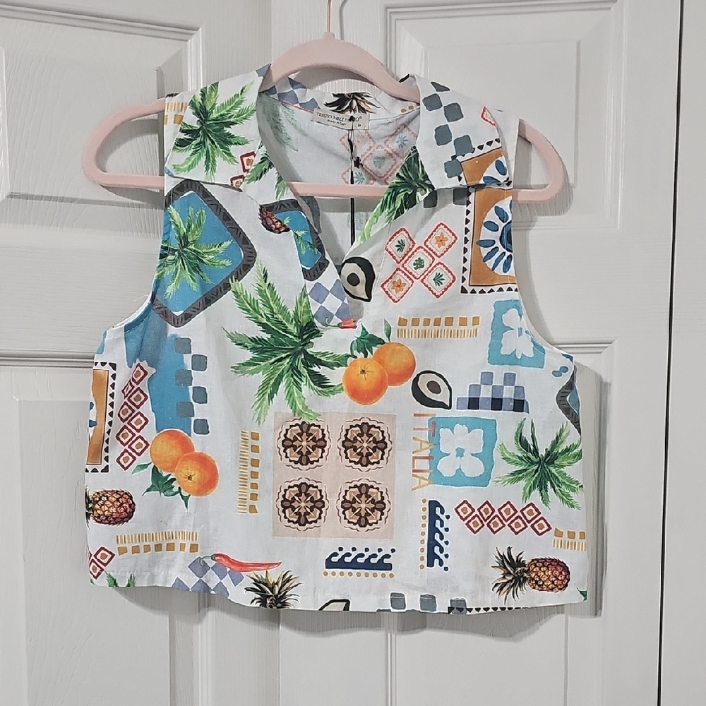 Terzo Millennio women's Tropical Print Sleeveless Top Italy.  CONT F